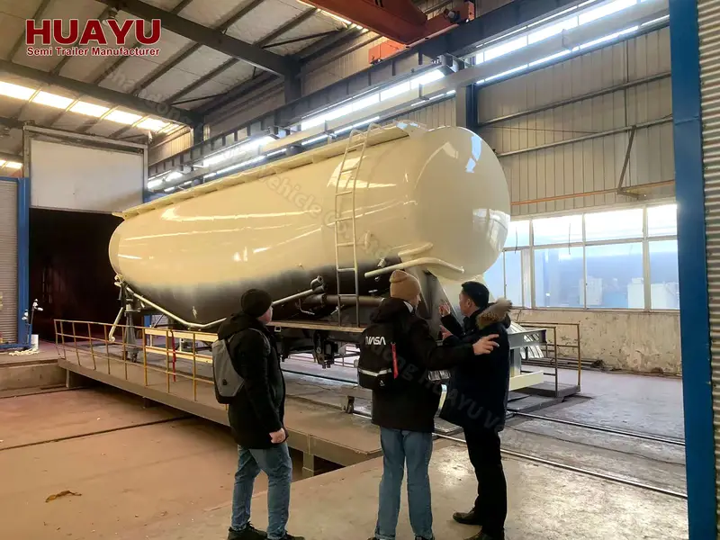 UAE customer inspecting HUAYU bulk cement tanker trailer